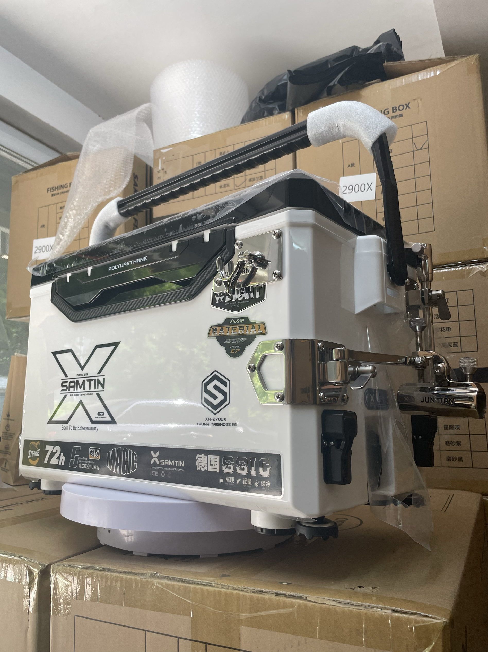 雷臣2700X钓箱聚氨酯发泡钓箱搭配君田幻影X5G-T拐角不锈钢配件