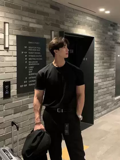 Black Regular Shoulder T-Shirt with Cuffed Sleeves, Summer Mature and Stable Men's Wear, Pure Cotton Inner Layer Short-Sleeve, Shows Muscles, Fitness Half-Sleeve