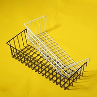 Простая висящая корзина ins сетчатая сетка черно -белая проволока поддона фото стены