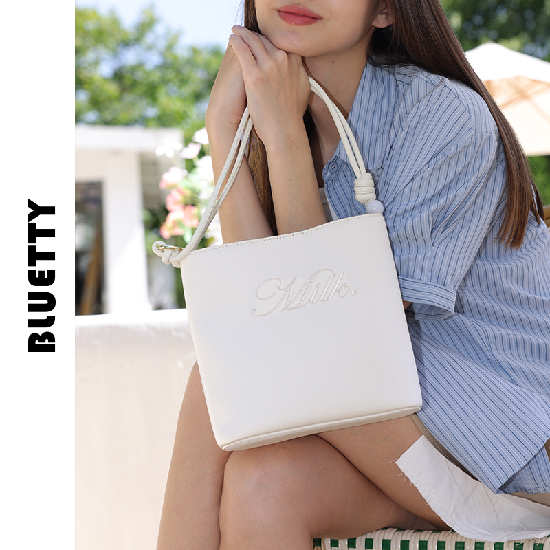 Bluetty醋酸段水桶包韩系ins轻便简约百搭休闲手提单肩斜跨包包女