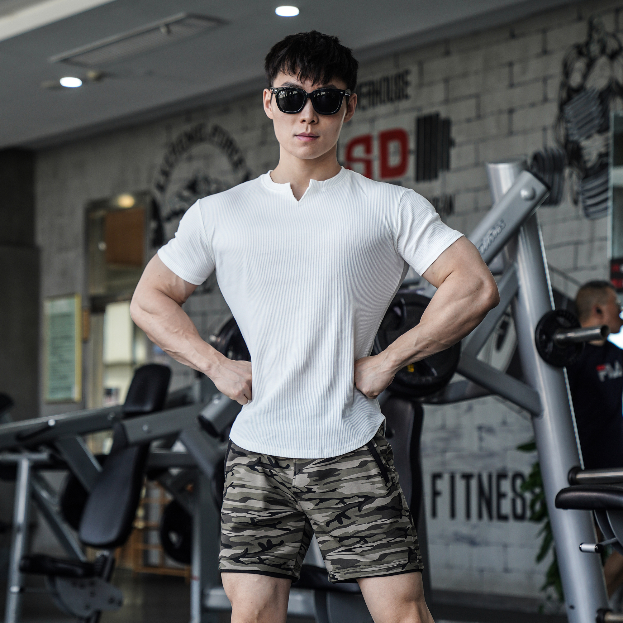 MAKN纯色健身短袖衣服男