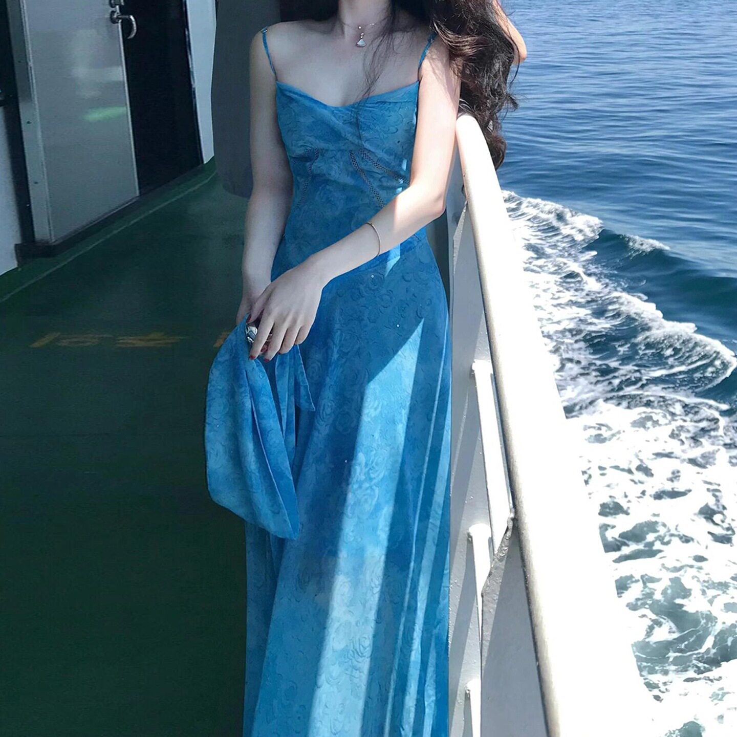 法式蓝色碎花吊带连衣裙子女夏季新款绝美度假风收腰显瘦长裙