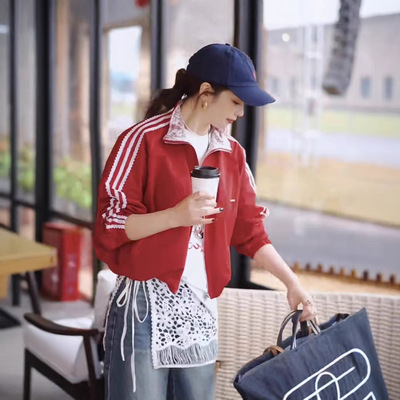 爆款设计感蕾丝拼接薄款冲锋衣短外套女装2026春夏时尚洋气防晒衣