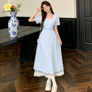 法式高级感蓝色短袖连衣裙女2026夏季新款爆款独特漂亮收腰中长裙
