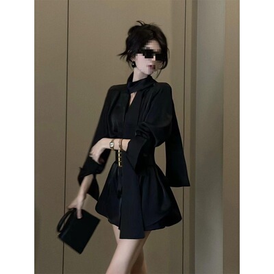 网红同款女装2026春夏季新款设计感小众轻奢时尚收腰设计感连衣裙