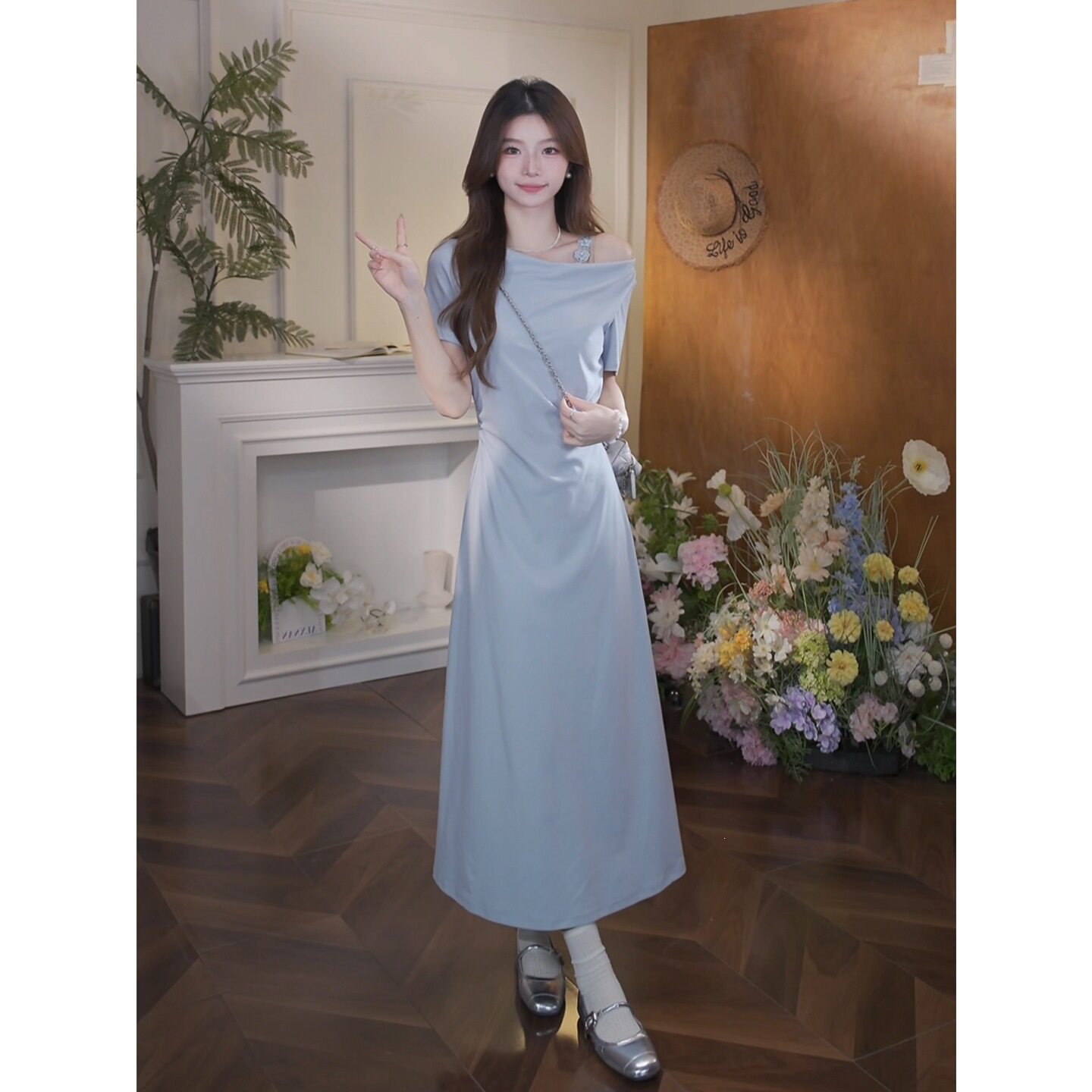 法式一字肩蓝色连衣裙子女装夏季2026新款巨好看海边度假露肩长裙