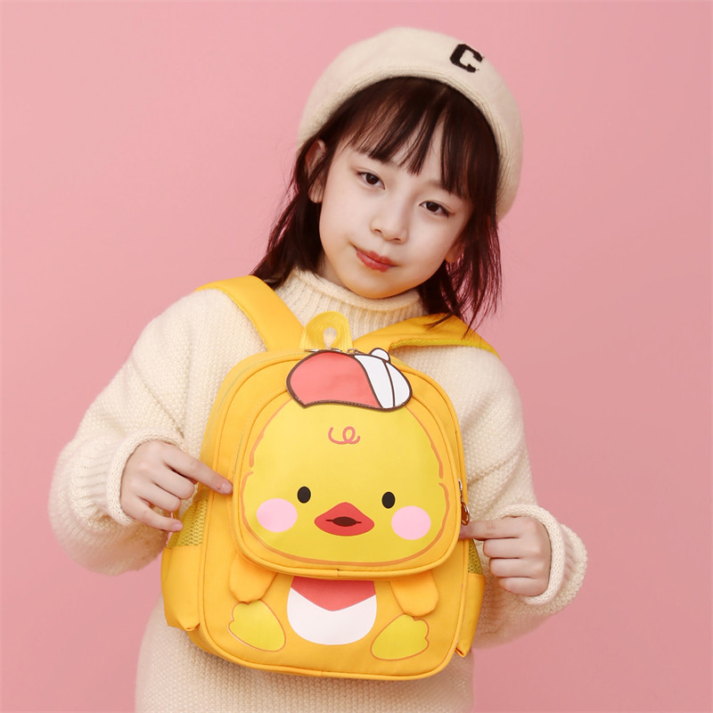 可爱小背包女2024新款卡通尼龙帆布小黄鸭大容量双肩包幼儿小书包