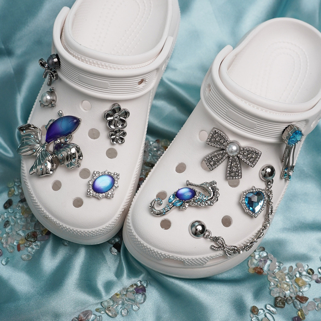 蓝色高级感crocs洞洞鞋金属鞋花图片
