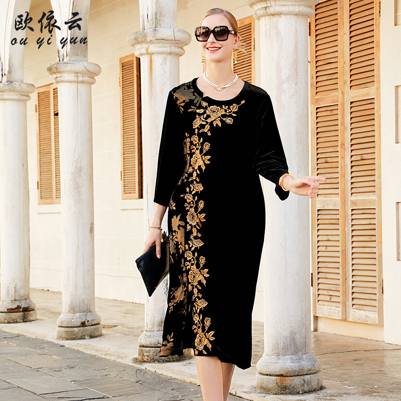 欧依云中老年妈妈气质裙子宽松大码裙显瘦高贵洋气连衣裙2025春装