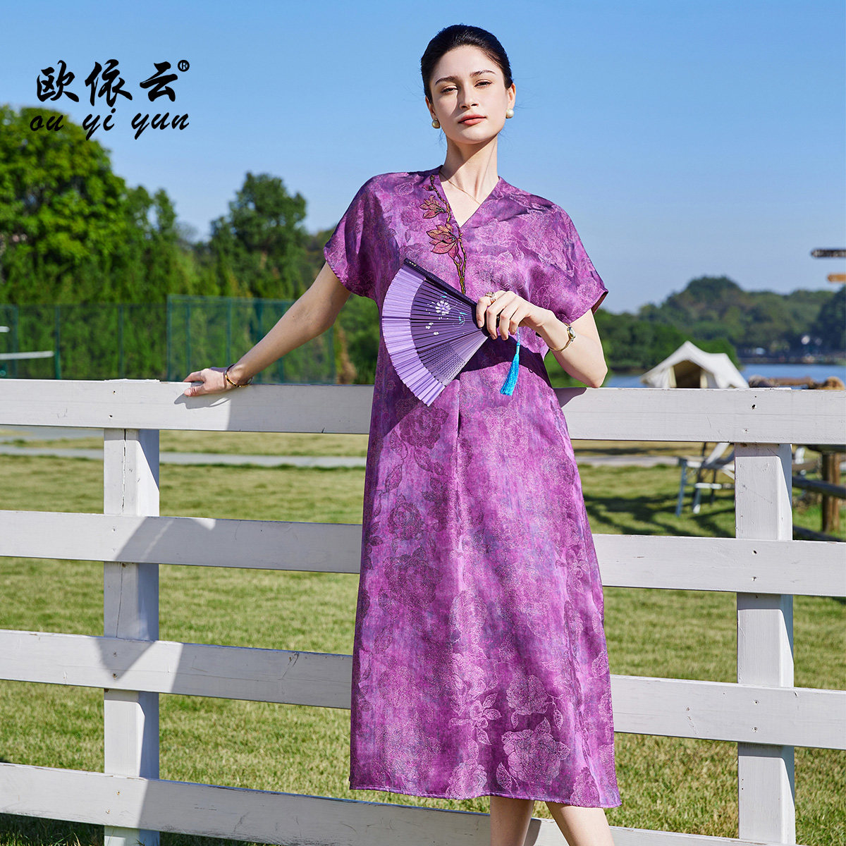中年洋气妈妈夏装时尚大码连衣裙图片