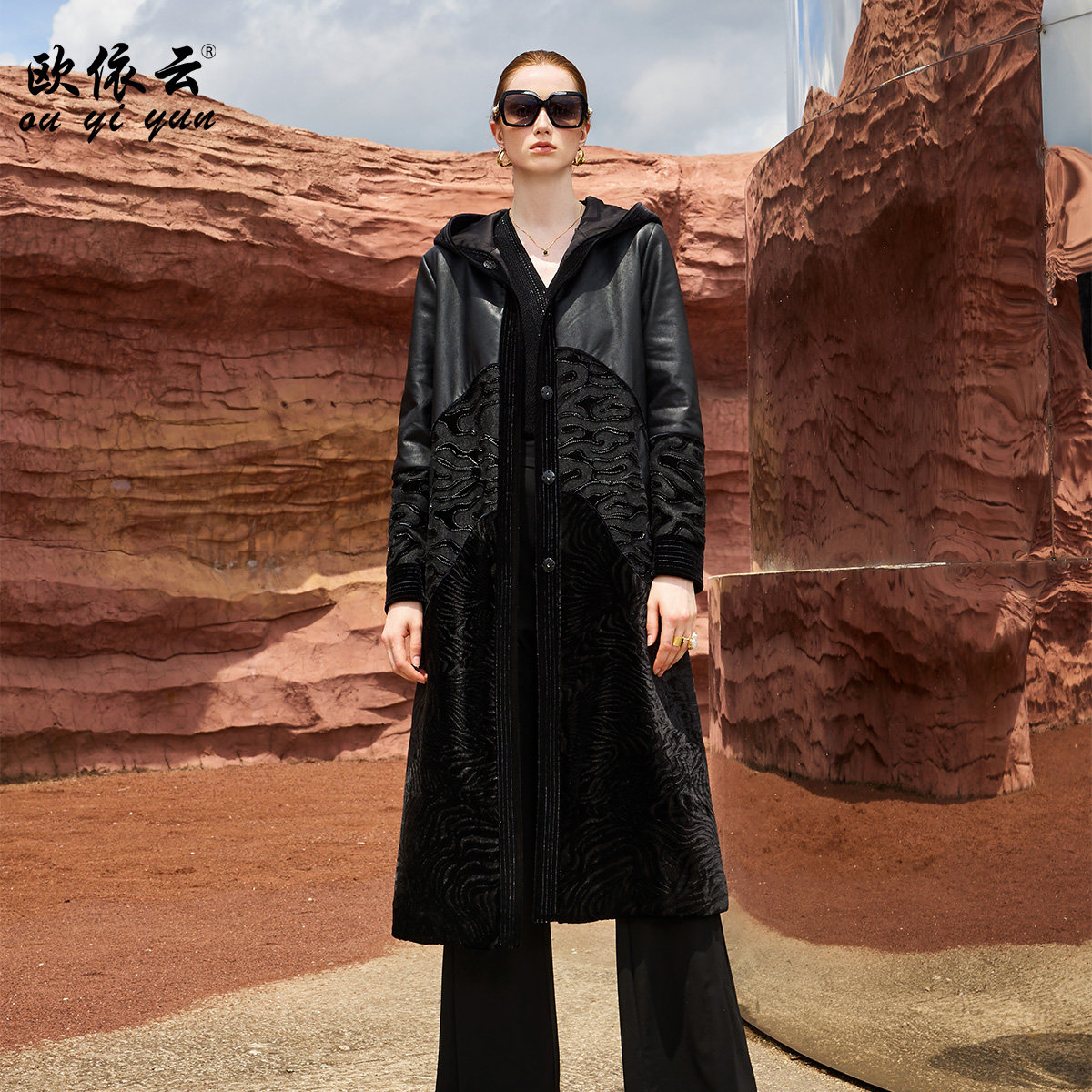 欧依云中老年妈妈秋冬长款外套洋气大码显瘦连帽大衣加棉2025新款