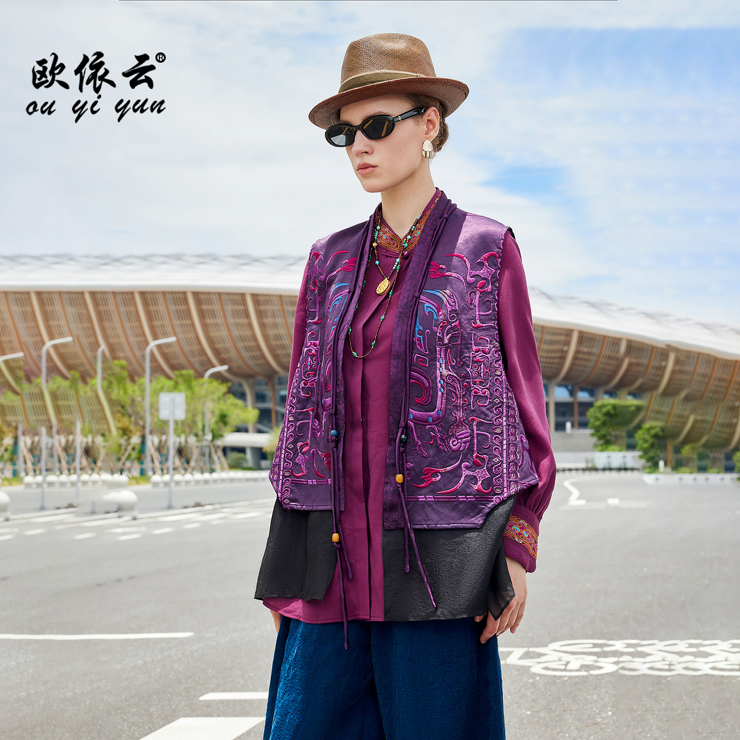 欧依云精致华丽刺绣马甲女洋气妈妈秋装气质外搭马夹上衣2026新款