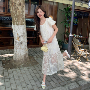 绝美温柔风蕾丝提花连衣裙女夏季2025新款小香风泡泡袖白色鱼尾裙