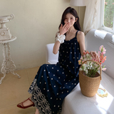 新款已出货Y1129藏青色绣花度假吊带连衣裙P125K188，女装连衣裙，浙宝296