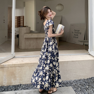 法式复古赫本风碎花裙女夏2025新款气质高级感显瘦时髦炸街连衣裙图片