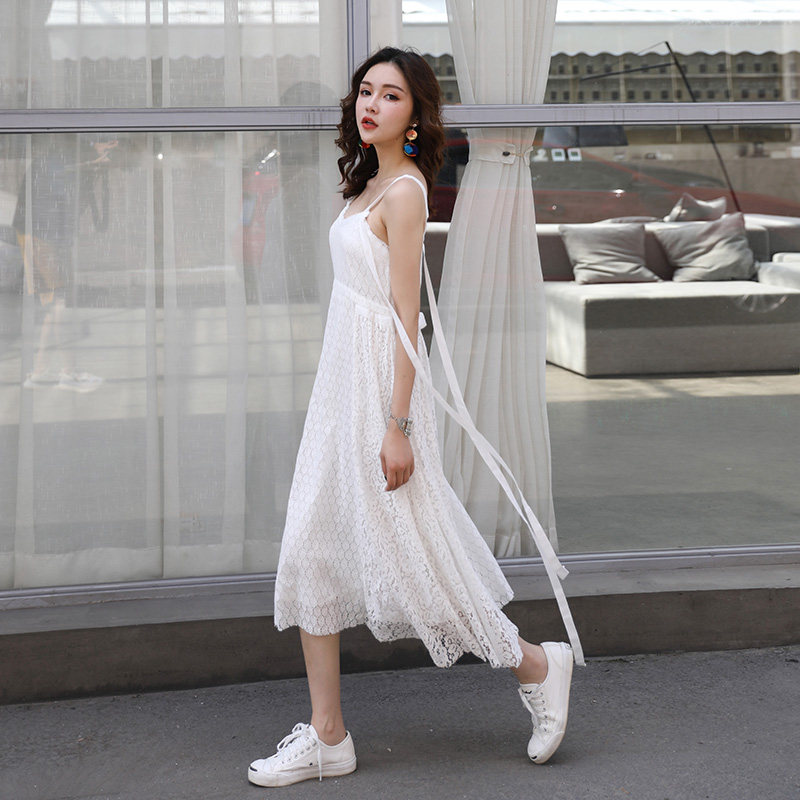 夏季清新小女白色飘带明星款吊带连衣裙海南度假拍照海边沙滩裙子