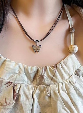 超美复古蝴蝶吊坠项链女高级感皮绳子项圈卫衣项链潮酷百搭短款