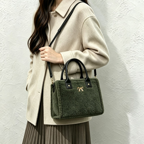 BOTTADESIGN泰迪绒凯莉包