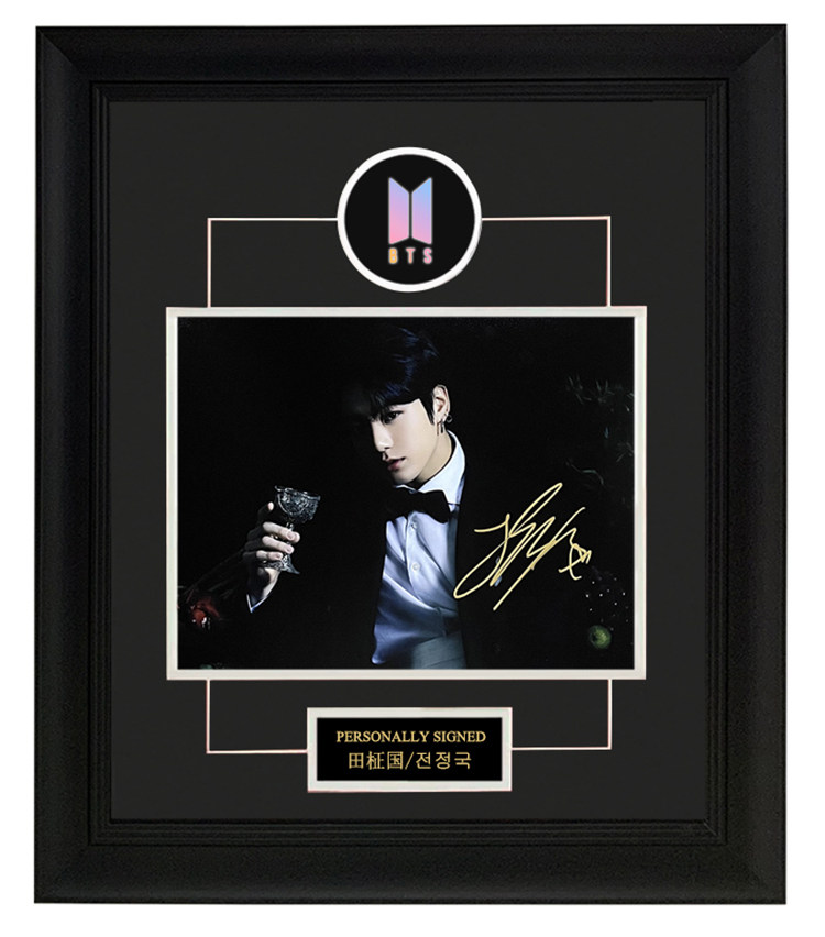 收藏 田柾国 bts防弹少年团 亲笔签名 照片裱框 含sa证书