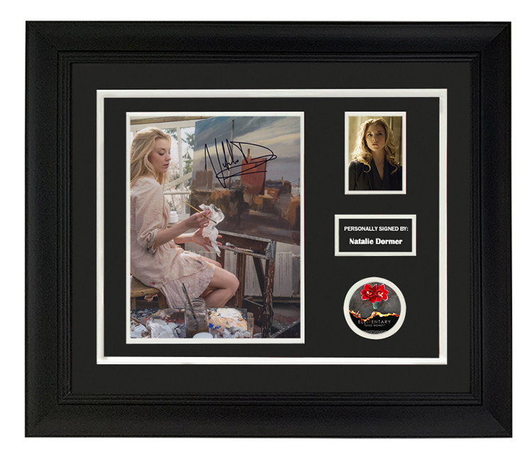 娜塔莉多默尔 亲笔签名照片裱框 含sa证书 福尔摩斯基本演绎法