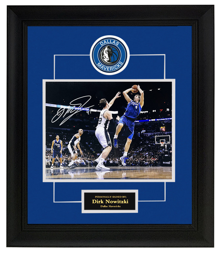 小牛队 德克诺维茨基亲笔签名照片 金鸡独立 裱框 带证书