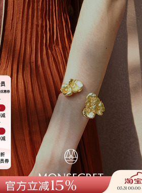 MONSECRET 2025 错位交叠花卉开口手镯时尚花朵设计开口镯子轻奢