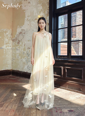 Xiangqiao Sheng盛湘乔26SS春夏新品 蝴蝶设计吊带连衣裙垂感纱裙