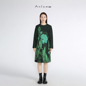 Anlom/娅奴春季新款长袖圆领荷韵丝语休闲桑蚕丝针织通勤连衣裙