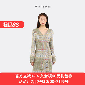 Anlom/娅奴秋冬桑蚕丝格纹中长款套头毛衣裙女针织V领打底连衣裙