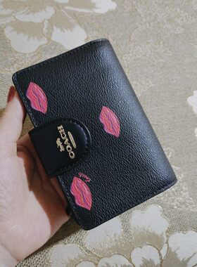 COACH 蔻驰 女士真皮中长款拉链钱包/手拿包。尺寸13*10*3cm。