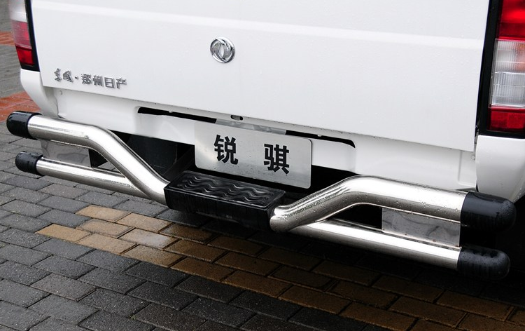 适用郑州日产锐骐P27皮卡车后杠D22尼桑NP300后护杠不锈钢保险杠