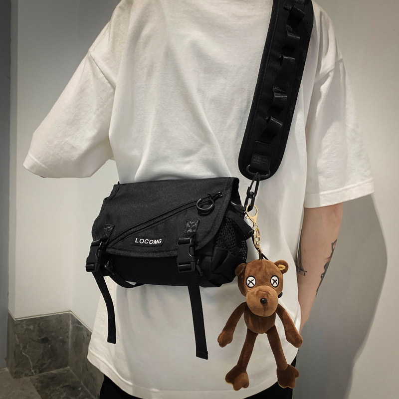 工装斜挎包男潮牌日系街头运动ins潮流学生休闲斜跨邮差单肩背包