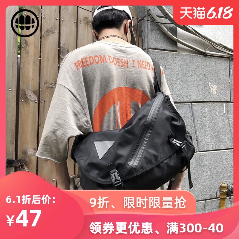 原宿机能单肩包男潮牌学生休闲运动斜挎包女嘻哈潮流大容量健身包