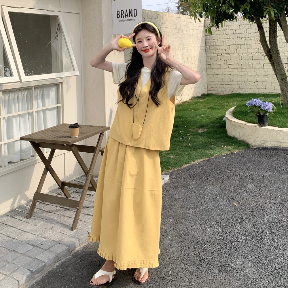 黄色减龄套装裙女夏季2025新款韩版设计感马甲T恤半身裙三件套潮,女装连衣裙,浙宝152