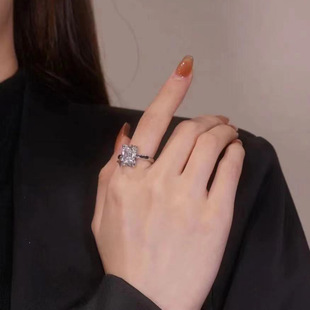 轻奢高级感液态新款小香彗星戒指套装叠戴开口闪钻银色质感道具女