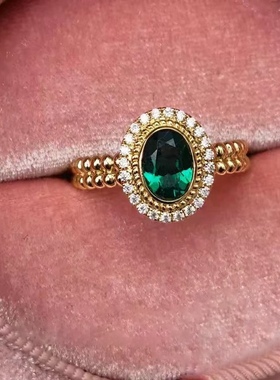 深藏不露一颗绿宝石鸽子蛋戒指