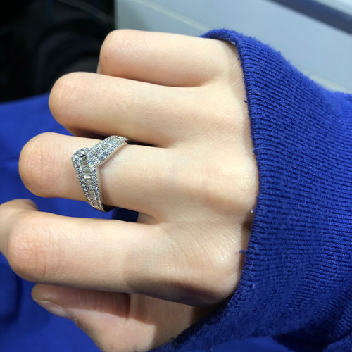 超闪水钻满钻轻奢戒指