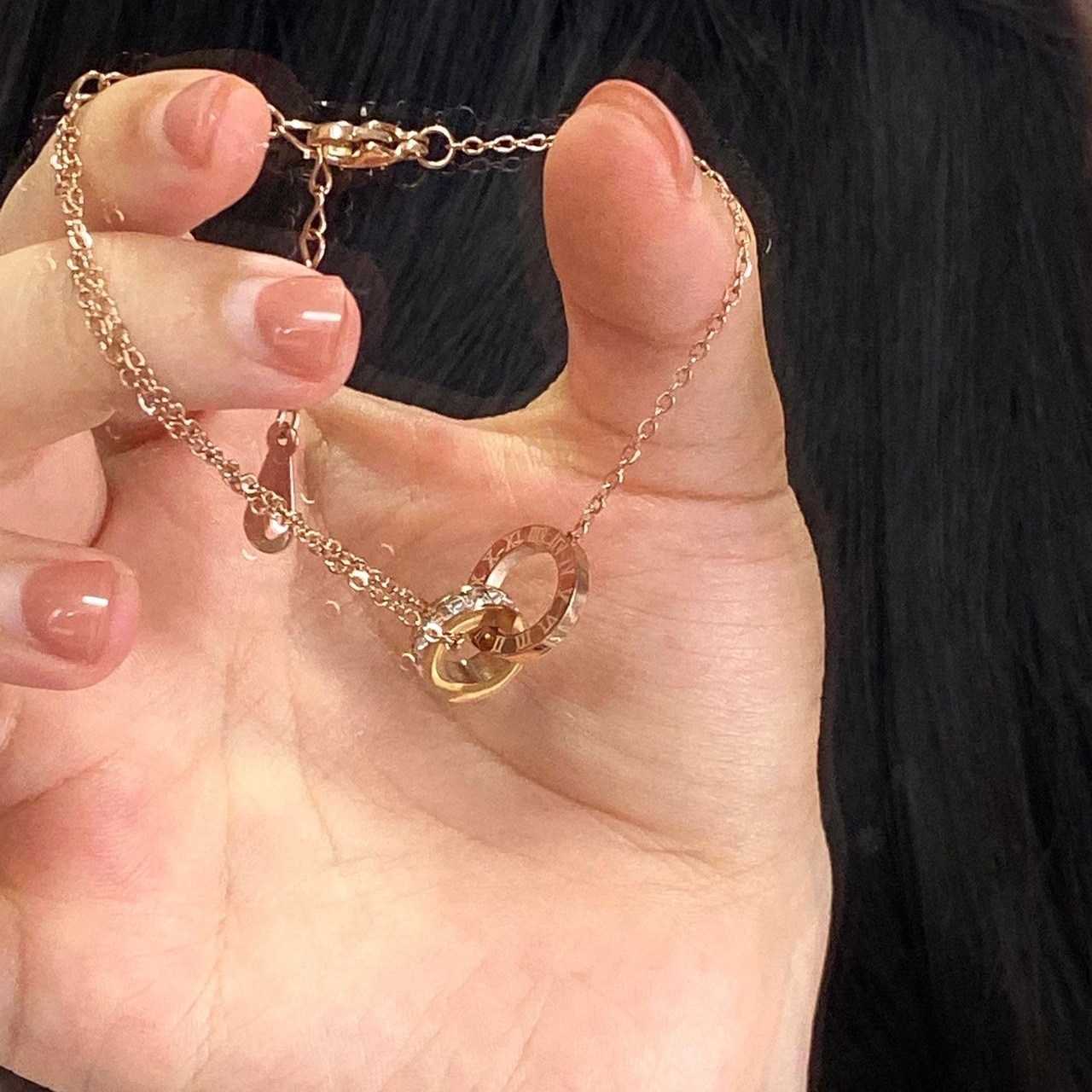 日常通勤耐看玫瑰金环环相扣手链