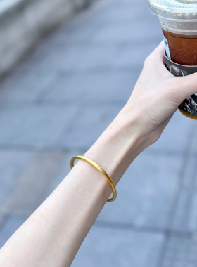 逼真!国粹派!肉眼无差磨砂古法金色手镯轻奢仿真黄金高级手饰清新