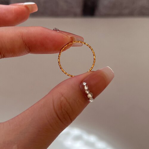 极细！敲闪金色纹理戒指
