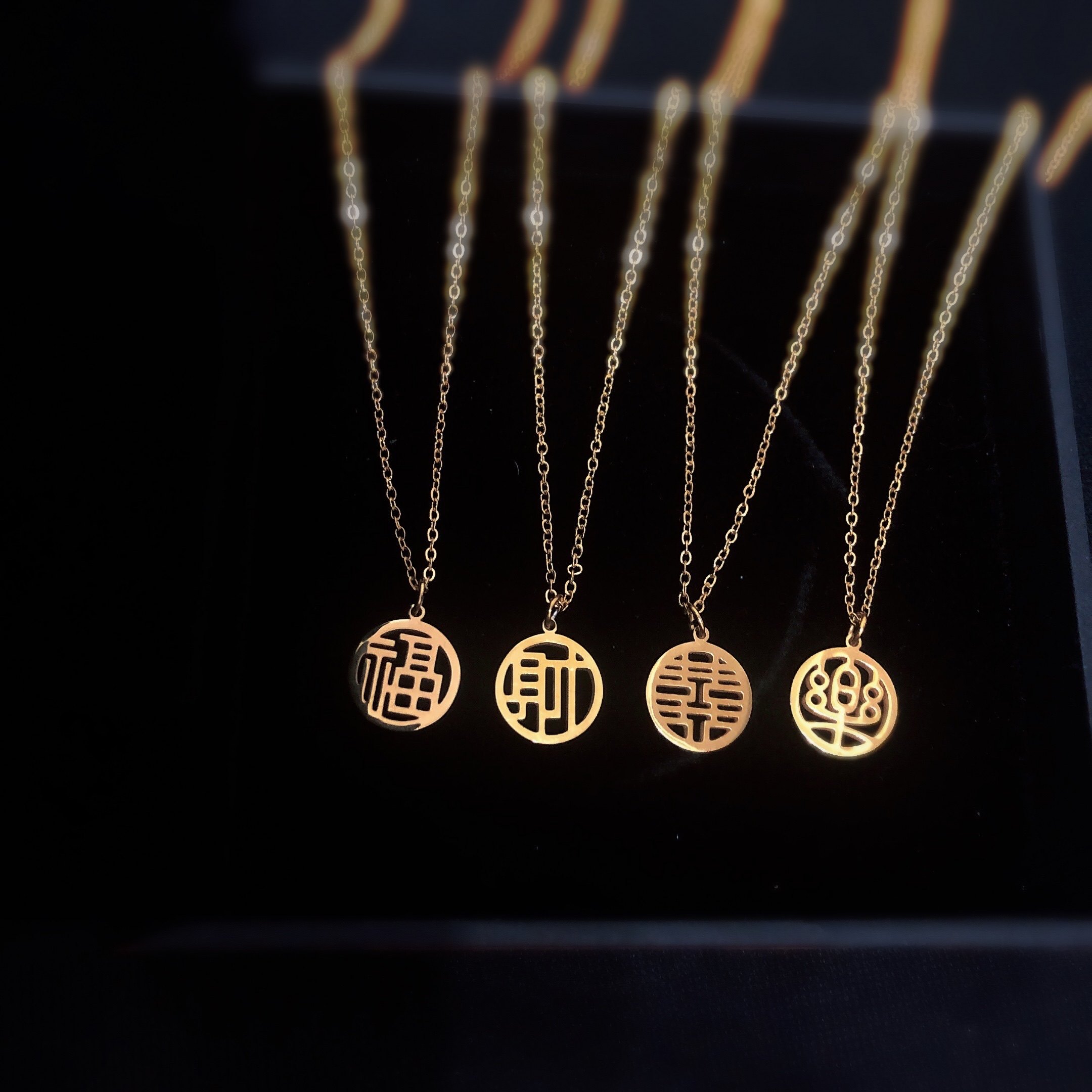 金色镂空福字项链女款国风圆形吉祥吊坠锁骨链可水洗新年礼物祝福