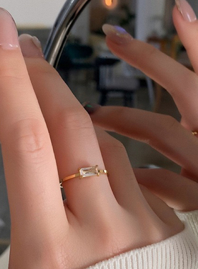 清新松弛感都市神秘小方钻戒指