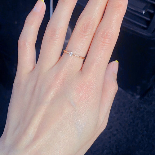 保色单钻法式时尚风戒指