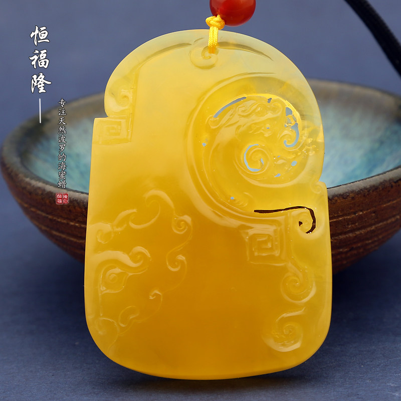 恒福隆天然蜜蜡古龙牌吊坠男女正品原矿俄料鸡油黄琥珀雕刻牌子