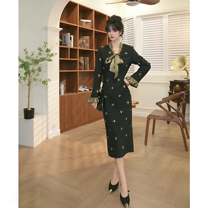 时髦女装穿搭2024新款包臀连衣裙法式名媛女神范高端高级感西装裙