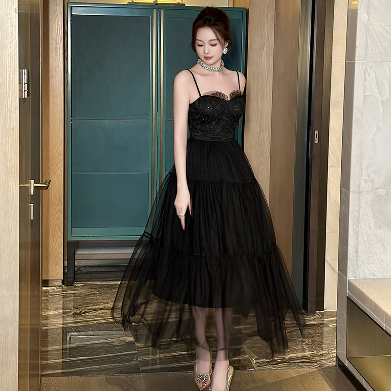 法式收腰大裙摆连衣裙女2024夏季新款方领赫本风长款黑色吊带礼服