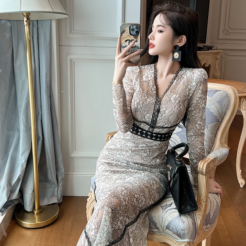 超好看显身材打底蕾丝长裙女名媛气质修身包臀荷叶边v领连衣裙秋