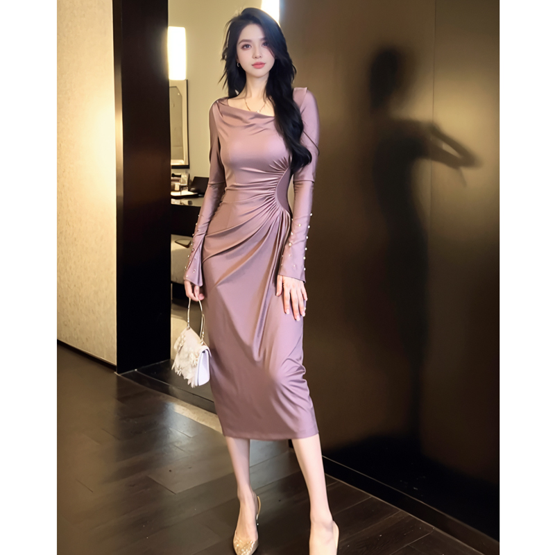 显腰身连衣裙新女春秋小众褶皱不规则领长袖修身显瘦中长裙