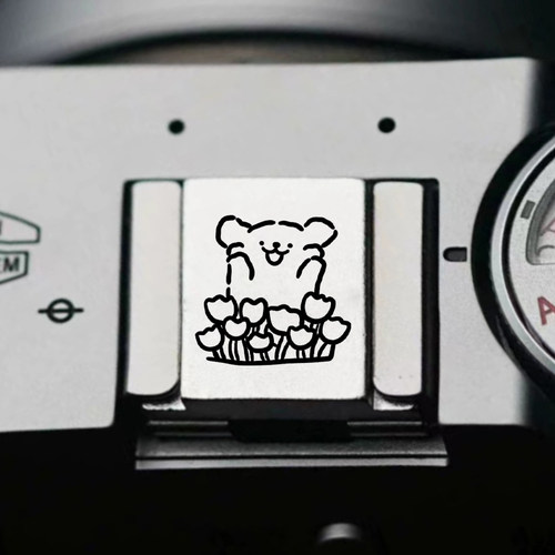 【线条小狗】适用富士/佳能/尼康/索尼相机黄铜铝合金热靴盖定制