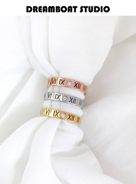 DREAMBOAT轻奢钛钢电镀18K玫瑰金罗马数字镂空镶锆石钻戒指环情侣